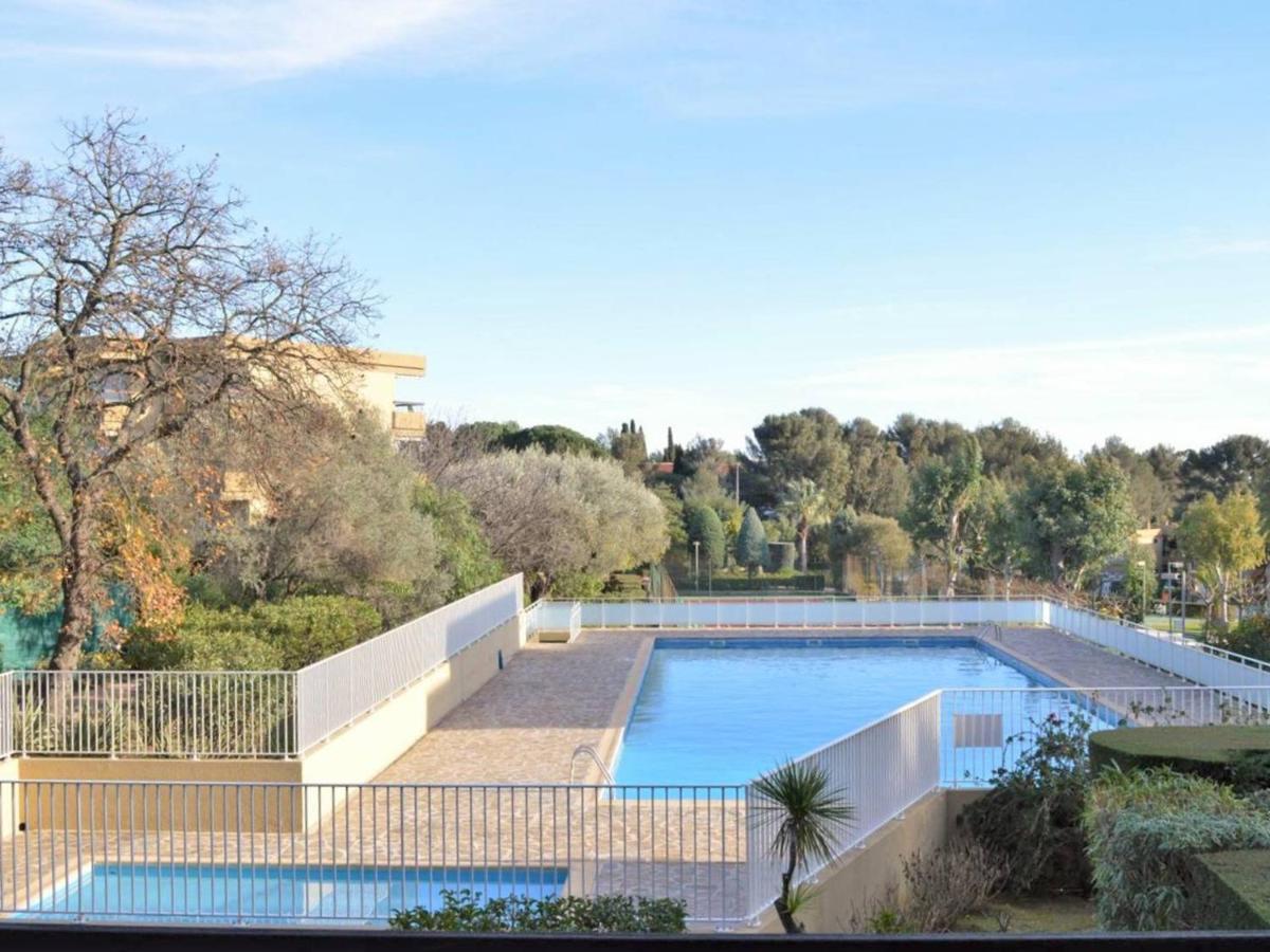 شقة Studio A Bormes-Les-Mimosas Avec Terrasse, Piscine Et Parking A Proximite De La Plage - Fr-1-251-494 المظهر الخارجي الصورة