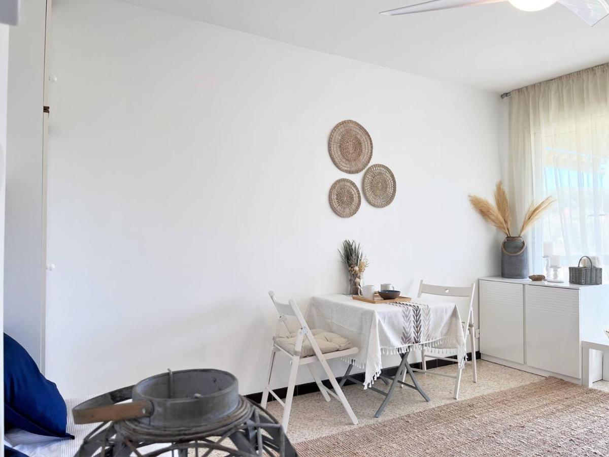 شقة Studio A Bormes-Les-Mimosas Avec Terrasse, Piscine Et Parking A Proximite De La Plage - Fr-1-251-494 المظهر الخارجي الصورة